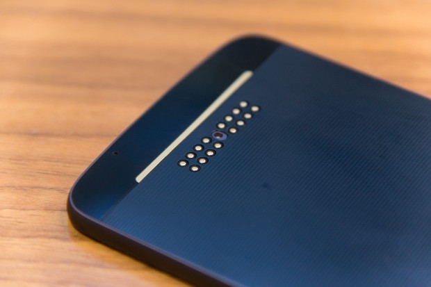 Moto-Mod-Connector am Moto Z (Bild: Martin Wolf/Golem.de)