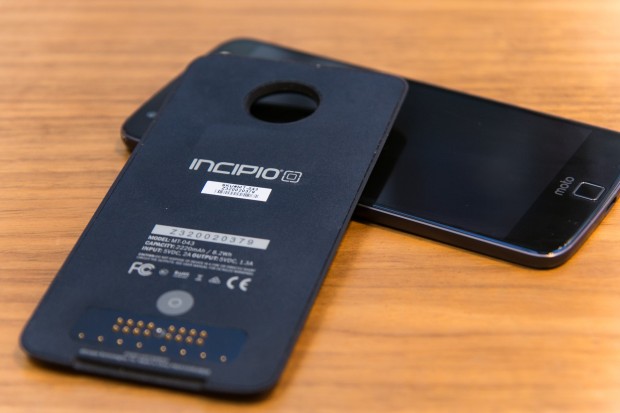 Akku-Mod auf Moto Z (Bild: Martin Wolf/Golem.de)