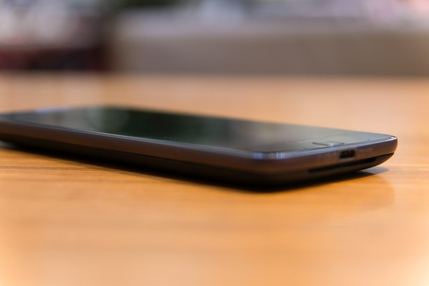 Der Akku-Mod macht das Moto Z dicker. (Bild: Martin Wolf/Golem.de)