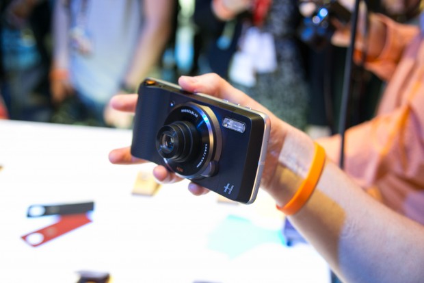 Moto Z Play mit Hasselblad-Mod (Bild: Martin Wolf/Golem.de)