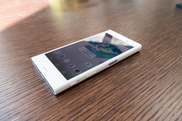 Das Smartphone hat einen 4,6 Zoll großen Bildschirm, im Inneren arbeitet Qualcomms Snapdragon 650. (Bild: Tobias Költzsch/Golem.de)