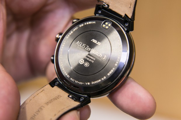 Einen Pulsfrequenzmesser hat die Zenwatch 3 nicht. (Bild: Martin Wolf/Golem.de)