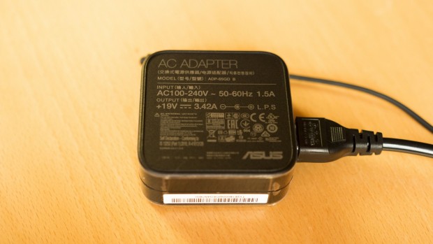 Das externe Netzteil des Asus PG248Q 