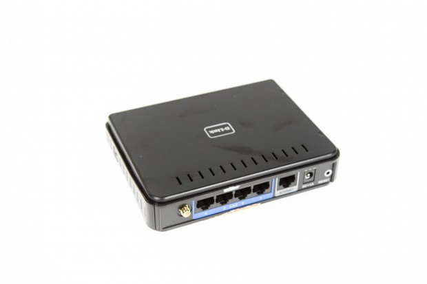 Der D-Link-Router in der Rückansicht (Bild: Martin Wolf/Golem.de)