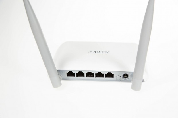 Der 7-Links Router von hinten (Bild: Martin Wolf/Golem.de) 