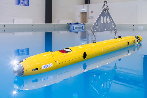 ... und dem Tauchroboter (AUV) Leng. (Foto: Annemarie Popp/DFKI)