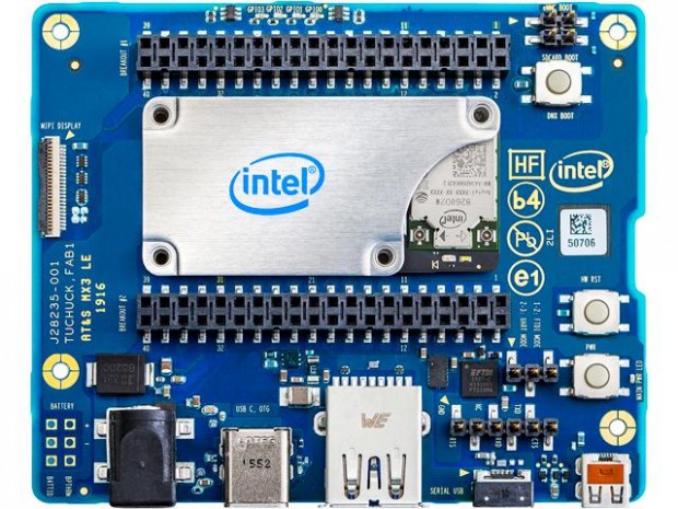 Intel Joule auf dem Dev-Board (Bild: Newegg)