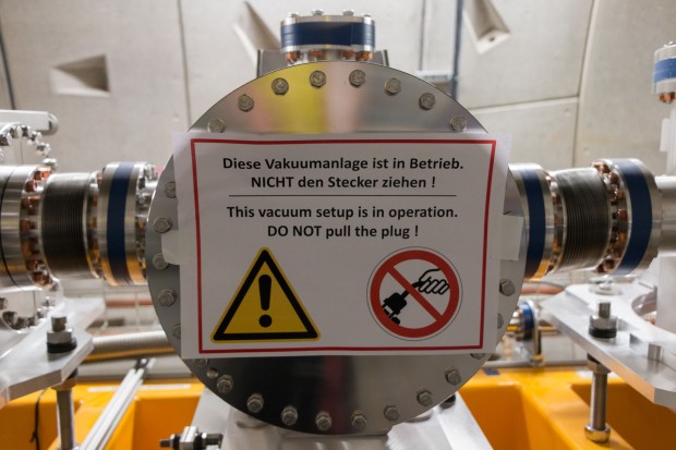 Vorsicht Vakuum! Am European Xfel geht es voran. 2017 soll die Anlage in Betrieb gehen. (Foto: Werner Pluta/Golem.de)