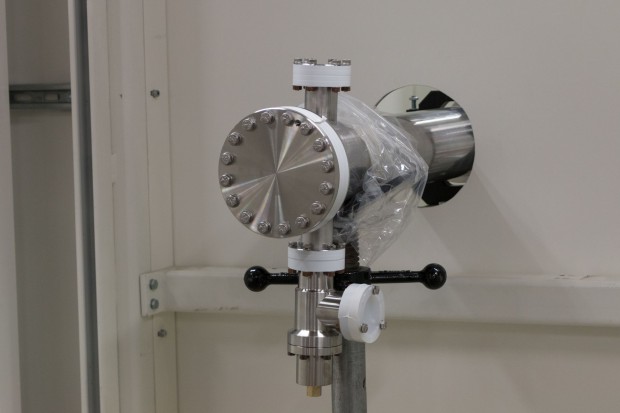 Aus einem mehrere Kilometer langen Tunnel kommen R&ouml;ntgenblitze mit Lasereigenschaften. (Foto: Werner Pluta/Golem.de)