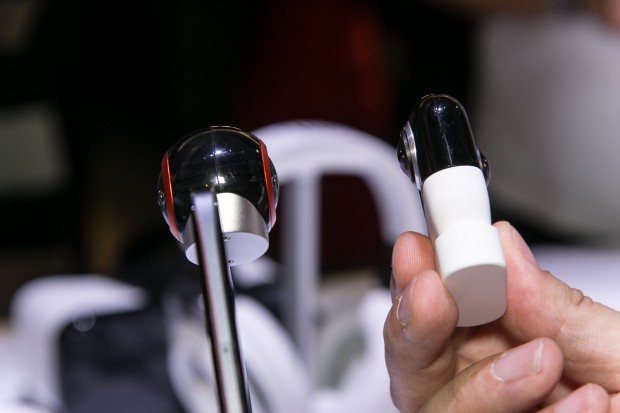 Die Variante rechts im Bild ist flacher, hat aber insgesamt ein größeres Gehäuse. (Bild: Martin Wolf/Golem.de)