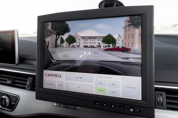 Das Auto wird per Computer in eine virtuelle Umgebung versetzt. (Foto: Audi AG)