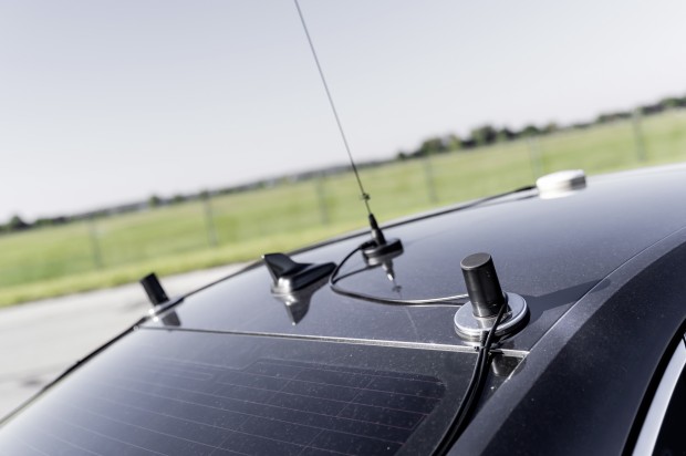 Ein Differenzial-GPS ermöglicht die zentimetergenaue Ortung auf dem Testgelände. (Foto: Audi AG)