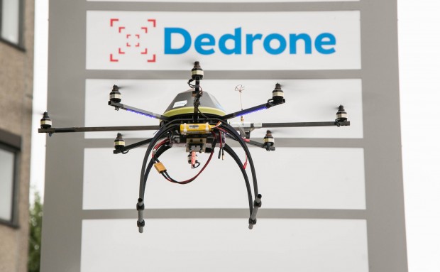 Ein Multicopter vor dem Dedrone-Gebäude in Kassel (Bild: Martin Wolf/Golem.de)
