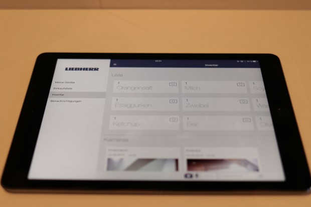 In der Liebherr-App sind die Inventarliste und die letzten Fotos vom Kühlschrankinnenraum zu sehen. (Bild: Michael Wieczorek/Golem.de)