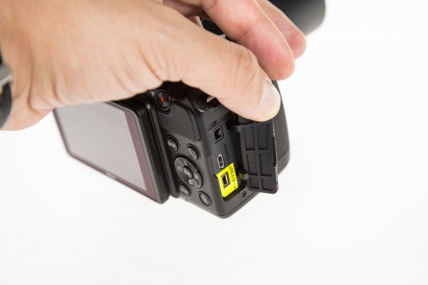 Die Coolpix bietet sogar einen Videoausgang per HDMI. (Bild: Martin Wolf/Golem.de)