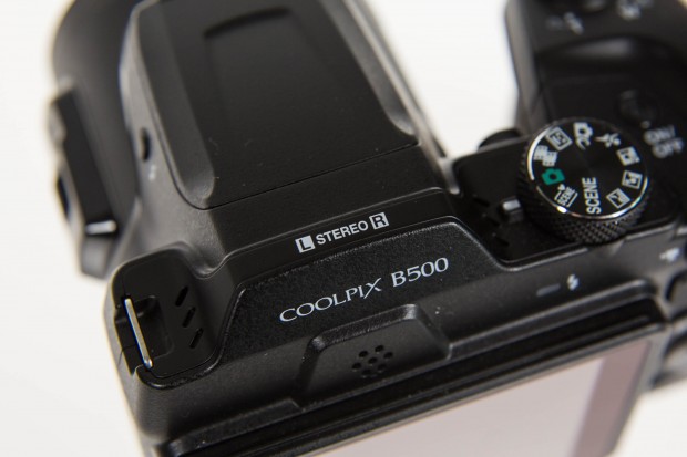 Dank des Wahlrades sind die meisten Funktionen der Coolpix ohne Menü erreichbar. (Bild: Martin Wolf/Golem.de)