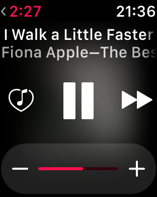 Die Musik-App wird aus dem Dock aufgerufen über das Zifferblatt. (Screenshot: Golem.de)
