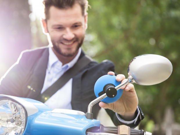 Vio dient als zweites Display für das Smartphone. (Bild: Tomtom)