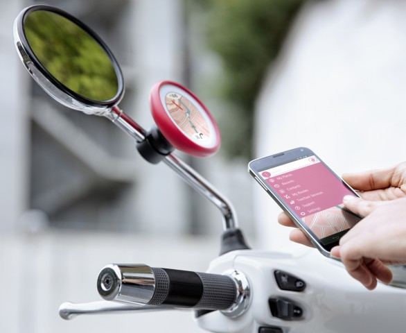 Vio dient als zweites Display für das Smartphone. (Bild: Tomtom)