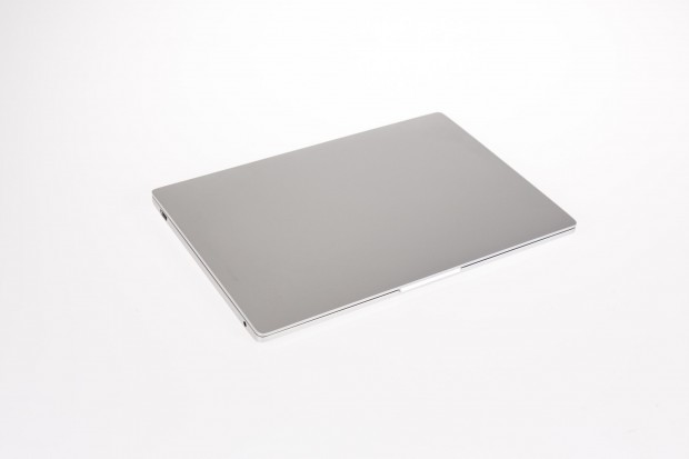 Das Mi Notebook Air im zugeklappten Zustand. (Bild: Martin Wolf/Golem.de)