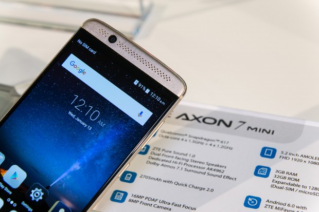 Die Frontkamera hat 8 Megapixel, die Hauptkamera auf der Rückseite 16 Megapixel. (Bild: Martin Wolf/Golem.de)