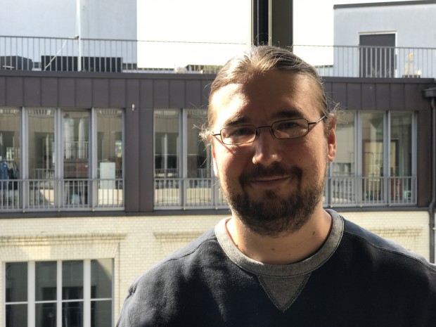 ... dem Original mit unruhigem Hintergrund. (Bild: Hauke Gierow/Golem.de)