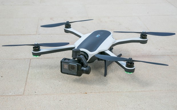 Die Kamera ist vorn angebracht, das verhindert, dass die Rotoren ins Bild geraten. (Bild: Martin Wolf/Golem.de)