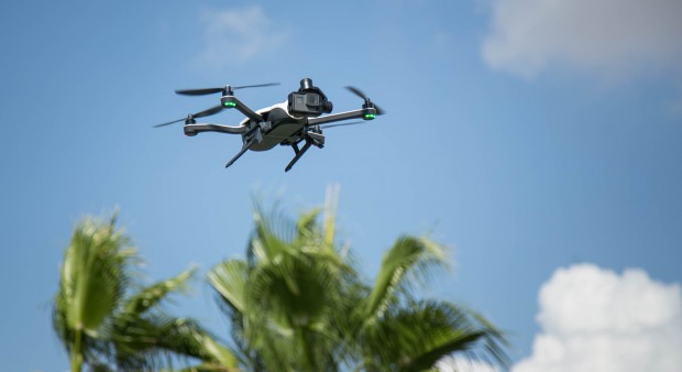 Auch bei starkem Wind fliegt sich die Drohne gut. (Bild: Martin Wolf/Golem.de)