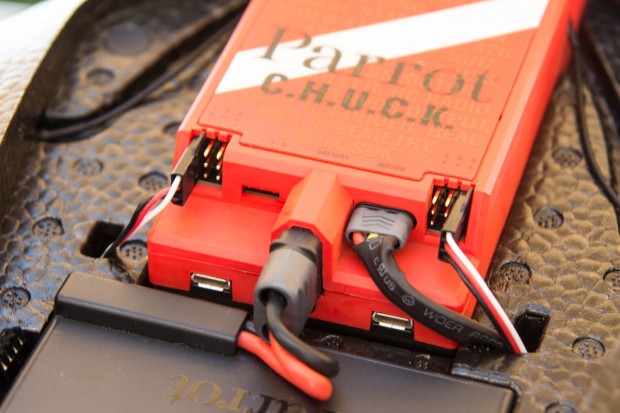 An die Steuereinheit kann auch ein traditioneller RC-Empf&auml;nger angeschlossen werden. (Bild: Martin Wolf/Golem.de)