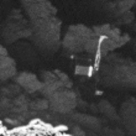 Der Lander steckt in einer Spalte fest. Dorthin war er nach der Landung gedriftet. (Bild: Esa/Rosetta/MPS for OSIRIS Team MPS/UPD/LAM/IAA/SSO/INTA/UPM/DASP/IDA)