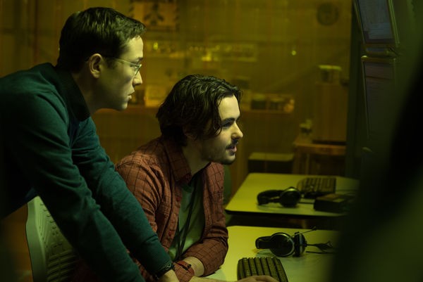 Snowden und sein Kollege Gabriel Sol (Bild: Universum Films)