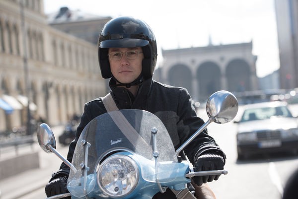 Snowden bei seinem Dienst in Genf (Bild: Universum Films)