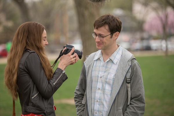 Snowden mit Lindsay Mills (Bild: Universum Films)