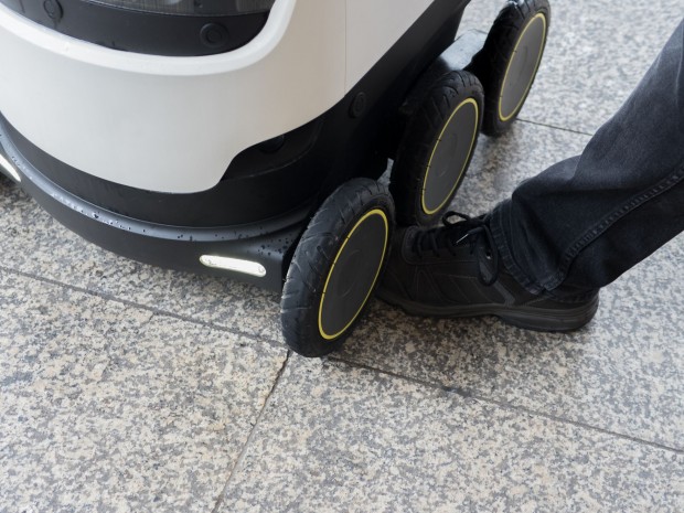 ... und erlaubt es, Hindernisse zu &uuml;berwinden - allerdings eher Bordsteine als F&uuml;&szlig;e. (Foto: Petra Vogt)