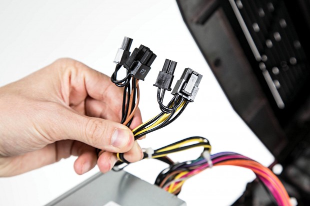 Das gilt auch f&uuml;r die beiden 6+2-Pin-Stecker. (Foto: Martin Wolf/Golem.de)