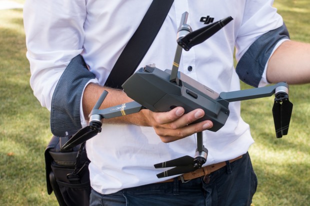 Der Mavic Pro im ausgeklappten Zustand (Bild: Tobias Költzsch/Golem.de)