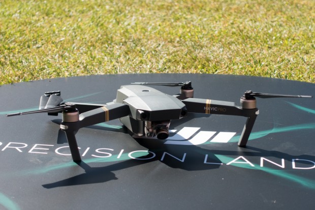 Dank des neuen Präzisionslandemodus kann der Mavic Pro ziemlich punktgenau an dem Punkt landen, an dem er gestartet ist. (Bild: Tobias Költzsch/Golem.de)