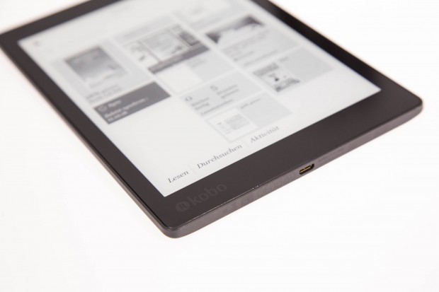 &Uuml;ber den USB-Anschluss wird der Akku im Aura One geladen. (Bild: Martin Wolf/Golem.de)