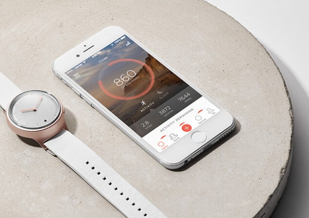 Die Phase wird per Bluetooth mit einem Smartphone gekoppelt. (Bild: Misfit)