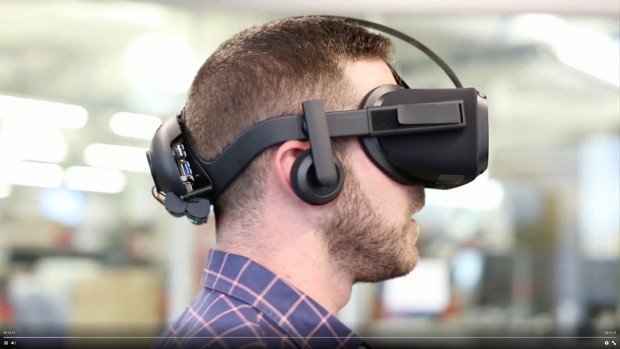 Die Hardware scheint am Hinterkopf zu sitzen (Bild: Facebook)