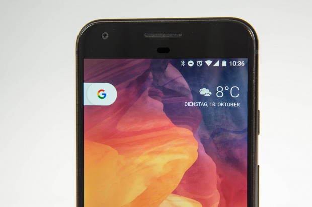 Das Pixel XL ist das erste Smartphone, das von Google komplett in Eigenregie entwickelt wurde. (Bild: Martin Wolf/Golem.de)