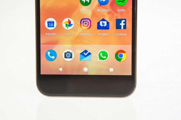 Das Display des XL-Modells ist 5,5 Zoll groß und hat eine Auflösung von 2.560 x 1.440 Pixeln. (Bild: Martin Wolf/Golem.de)