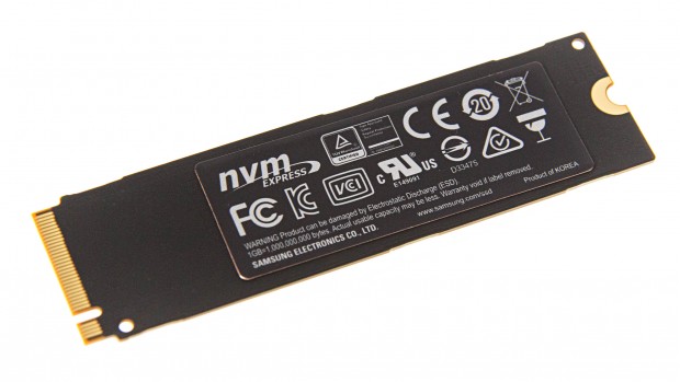 Der Aufkleber enthält eine kühlende Kupferschicht (Foto: Martin Wolf/Golem.de)