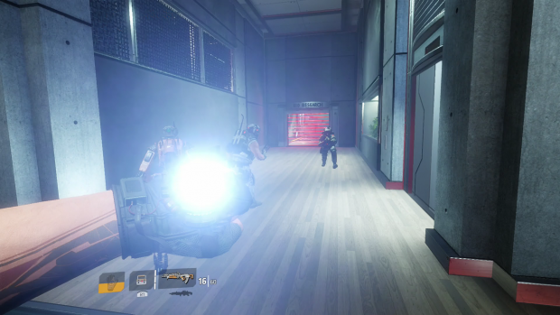 Mit dem Zeitverschieben sieht der Gang noch ganz okay aus. (Screenshot PS4: Golem.de)