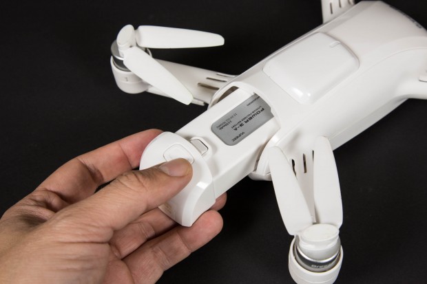 Der Akku erm&ouml;glicht eine Flugzeit von nur zehn Minuten. (Bild: Martin Wolf/Golem.de)