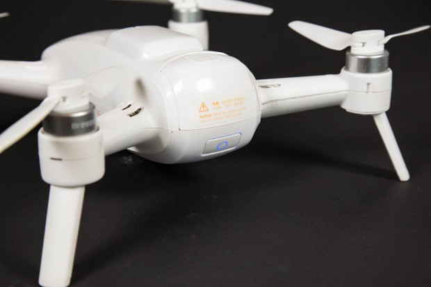 Die Standf&uuml;&szlig;e lassen sich einklappen. (Bild: Martin Wolf/Golem.de)