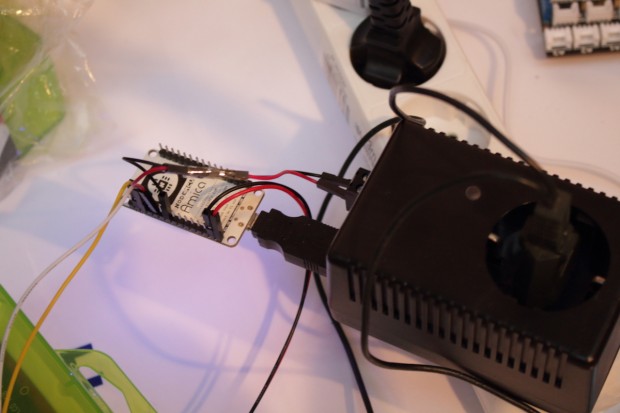 Auch bei geschlossenem Gehäuse sind die Anschlüsse verfügbar (Foto: Martin Wolf/Golem.de)