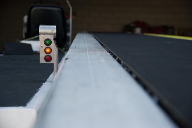 Eine der Ampeln, die Mitarbeitern nach dem Scan des RFID-Tags anzeigen soll, ob eine Aktion erforderlich ist. (Bild: Delta Air Lines)