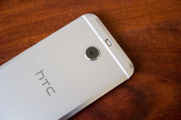 Die Kamera hat statt 12 Megapixel 16 Megapixel, die allerdings nicht wie beim HTC 10 gr&ouml;&szlig;er als &uuml;blich sind. (Bild: Tobias K&ouml;ltzsch/Golem.de)