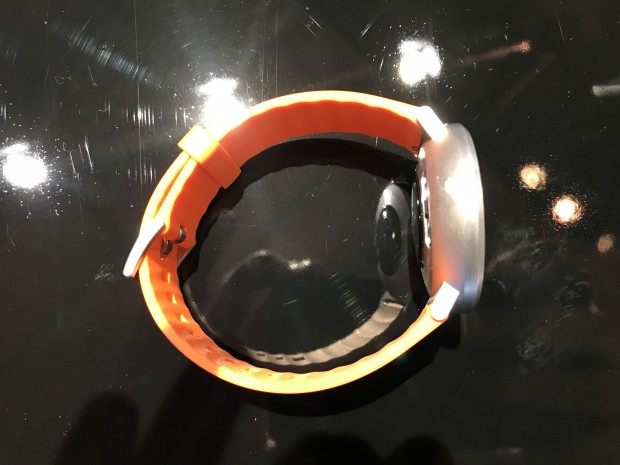 Das neue Fitness-Wearable Huawei Fit (Bild: Peter Steinlechner/Golem.de)